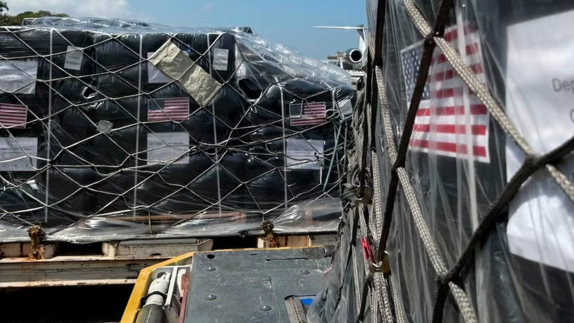 Laura Dogu recibe las seis toneladas de medicamentos