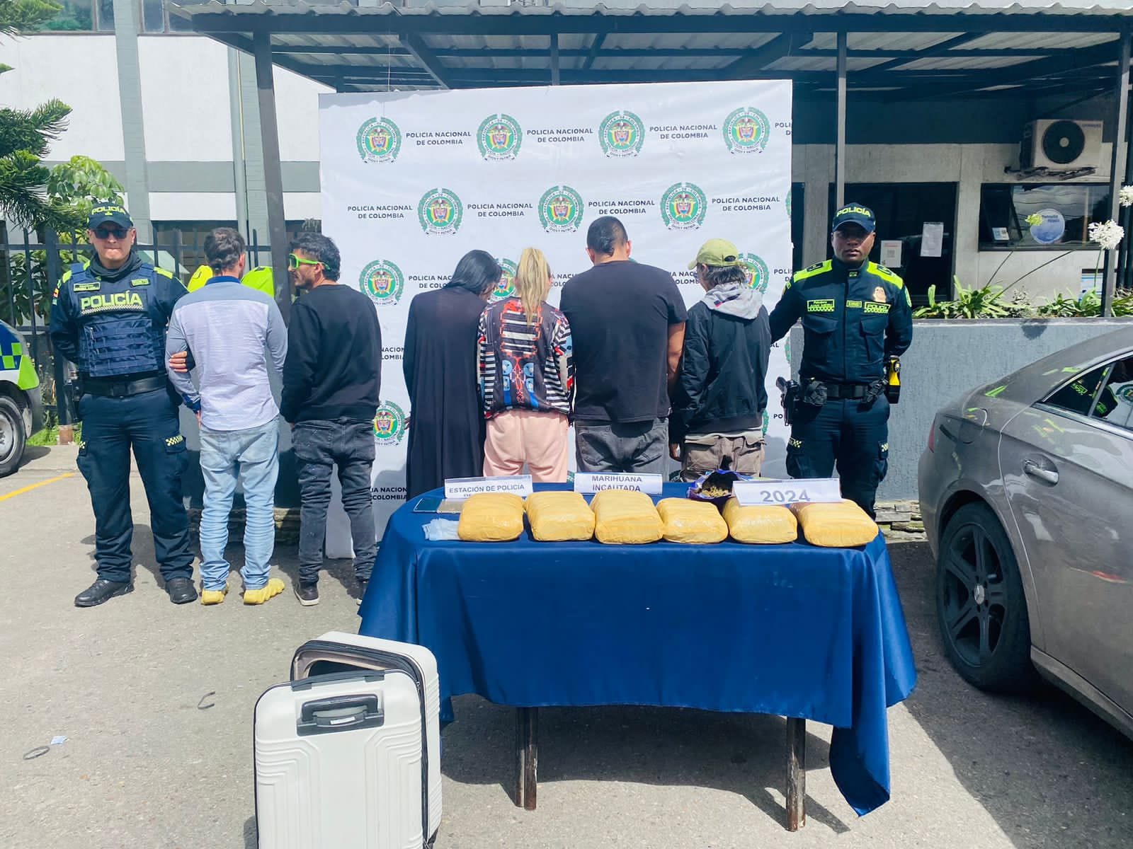 Así cayó red que transportaba seis kilos de marihuana en un vehículo de alta gama en Bogotá