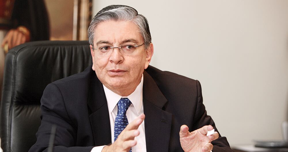   Fabio Valencia le confesó a SEMANA que habló hace un mes con el alto comisionado para la paz, Danilo Rueda. El encuentro se extendió durante una hora en Bogotá. 