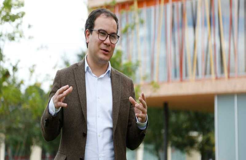 Arturo Charria, profesor de Ciencias Sociales del Colegio Los Nogales, dirige el proyecto Museos de la Memoria.