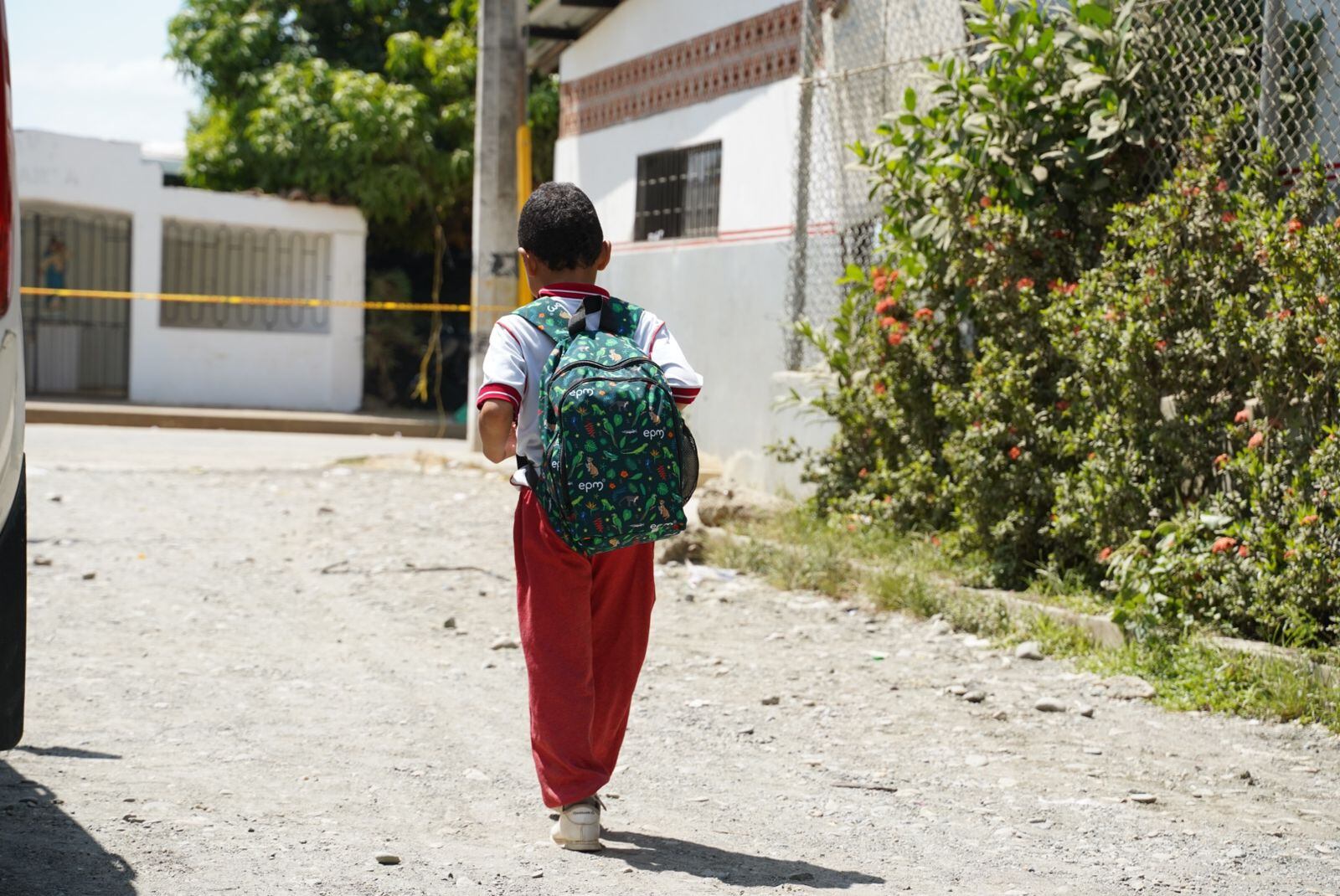 EPM señaló que los paquetes escolares estimulan a los niños en sus jornadas escolares y los motiva en este inicio del año escolar. En esta ocasión, los kits están ilustrados con la fauna silvestre de la región, como una invitación a cuidarla y protegerla.