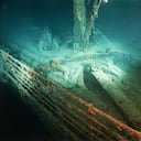 Un ancla de repuesto se encuentra en su pozo en la proa del Titanic naufragado.