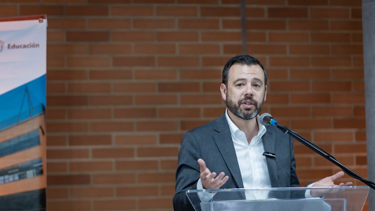 Sobre el tema se refirió el alcalde de Bogotá, Carlos Fernando Galán, quien lanzó un fuerte mensaje, y tildó de “delincuentes” a los encapuchados que afectaron el orden público en ese sector de la capital.