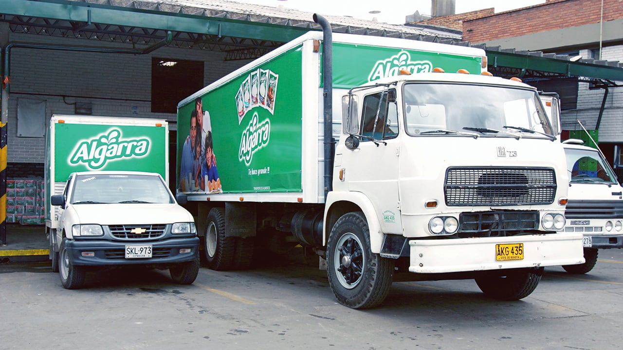 Los camiones llegaban de madrugada a repartir la leche en las tiendas. El producto, inicialmente, era envasado en botellas con tapa de aluminio. Esta marca protagonizó muchos hitos de la industria láctea.