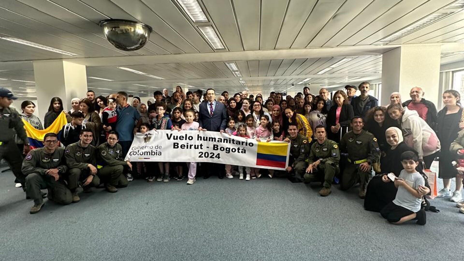 Colombianos repatriados desde Líbano.