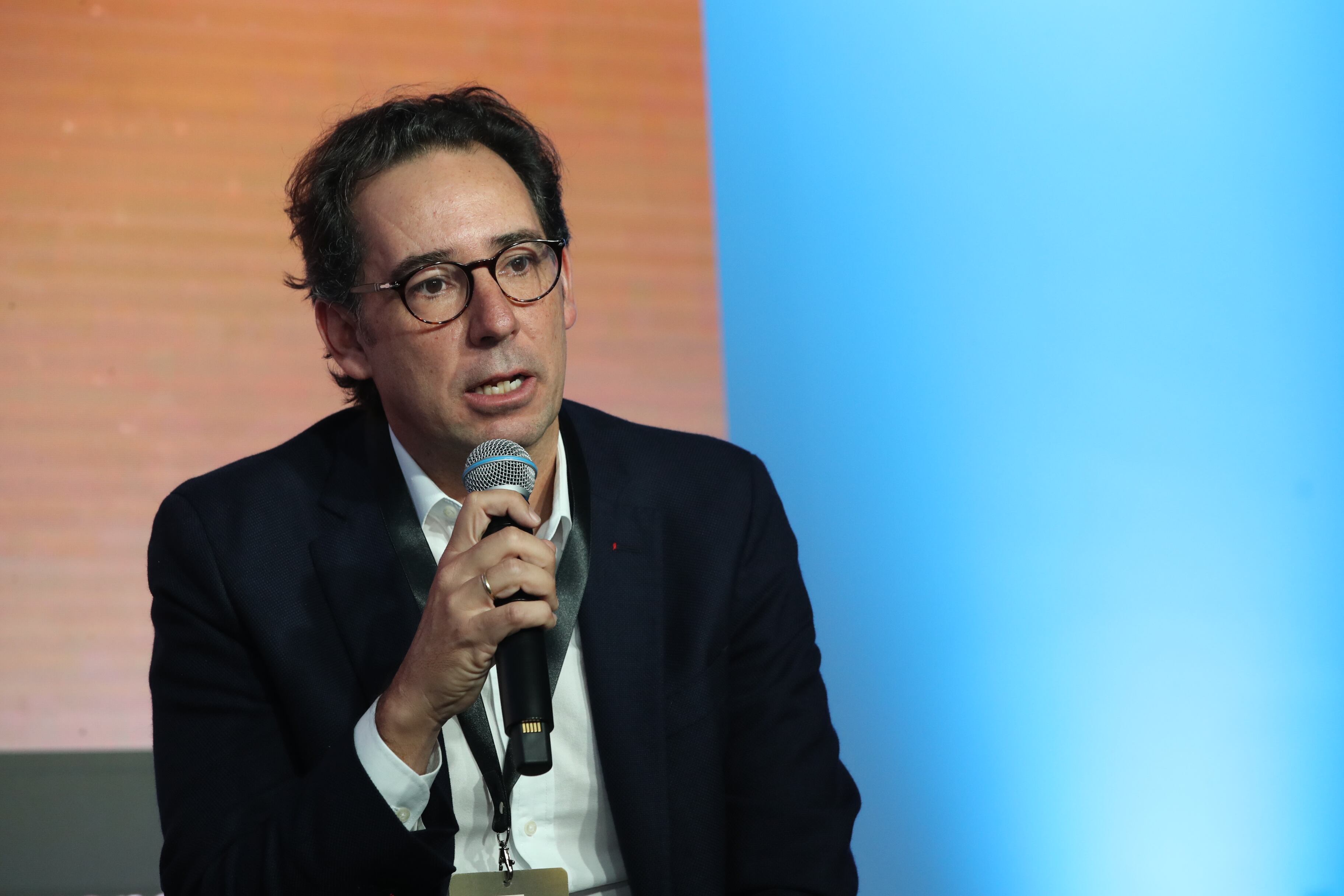 4° Gran Foro de Bienestar y Talento Humano
Martes 10 de marzo de 2026

CONVERSATORIO | La nueva productividad: bienestar primero
Objetivo: Analizar en un conversatorio el bienestar y la salud mental como estrategia de negocio, abordando el
estrés laboral y la fatiga emocional, la prevención del acoso laboral y los riesgos psicosociales, los beneficios no
salariales y el equilibrio vida–trabajo (desconexión digital y flexibilidad).
●
●
●
Andrés Martínez Vanegas
CEO de Espacio Psicosocial y docente del CESA de gestión humana
Luis Guillermo Márquez
Líder nacional de Medicina Empresarial de ARL AXA COLPATRIA
José Miguel Carreira
Socio de Talengo
Moderador: Óscar Jiménez
Consultor experto en talento humano y docente de gerencia estratégica de la Universidad Javeriana