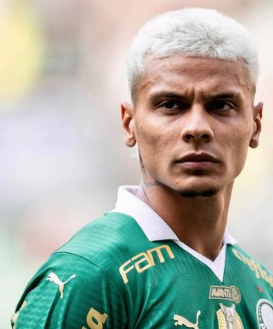 Richard Ríos tuvo un radical cambio de look y causó fuertes críticas en redes sociales