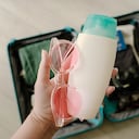 Viajero alistando la maleta