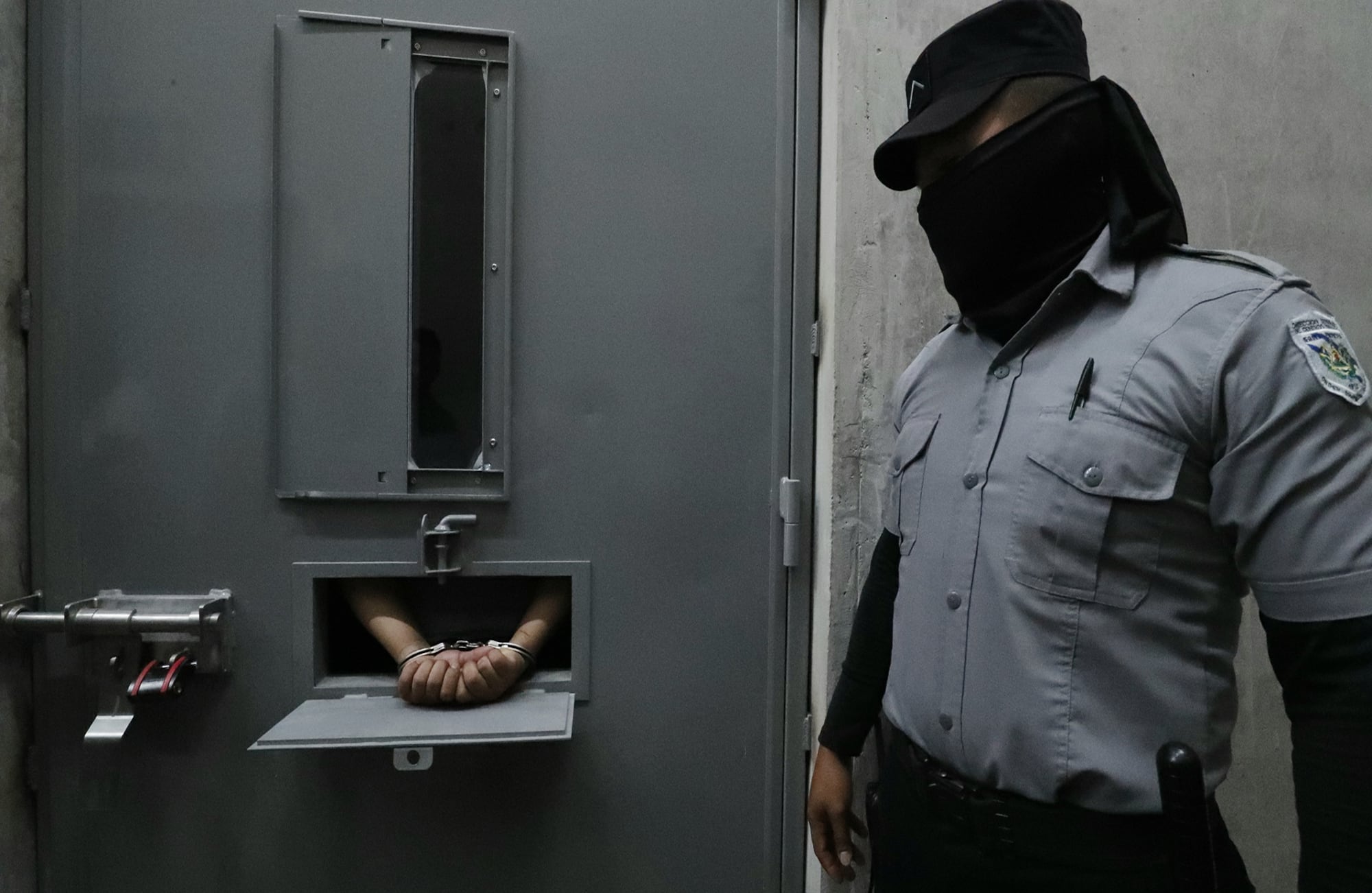 Centro de Confinamiento del Terrorismo" (CECOT)