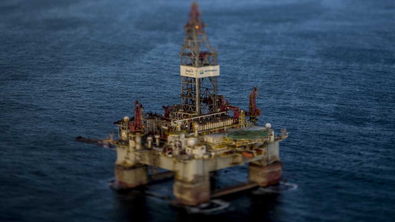 La venta de activos ayudaría a evitar una estrategia alternativa de reducción de deuda: una oferta de dilución de capital