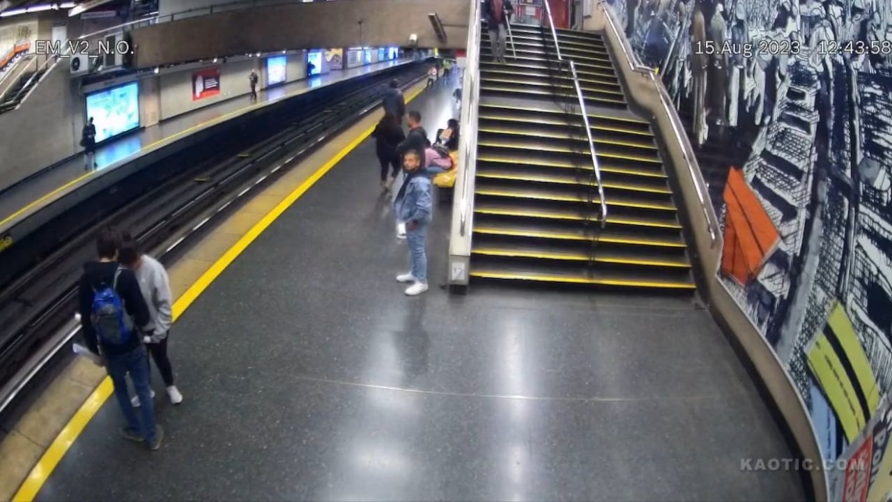 El hombre perdió la vida en una estación del Metro de Santiago