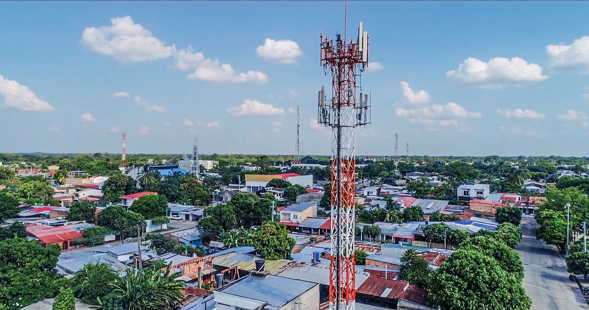 Con ‘Claro por Colombia’ se han conectado con internet fijo gratuito 34 instituciones educativas públicas, impactando a más de 59.000 estudiantes. Se espera que para diciembre los beneficiarios lleguen a 80.000.