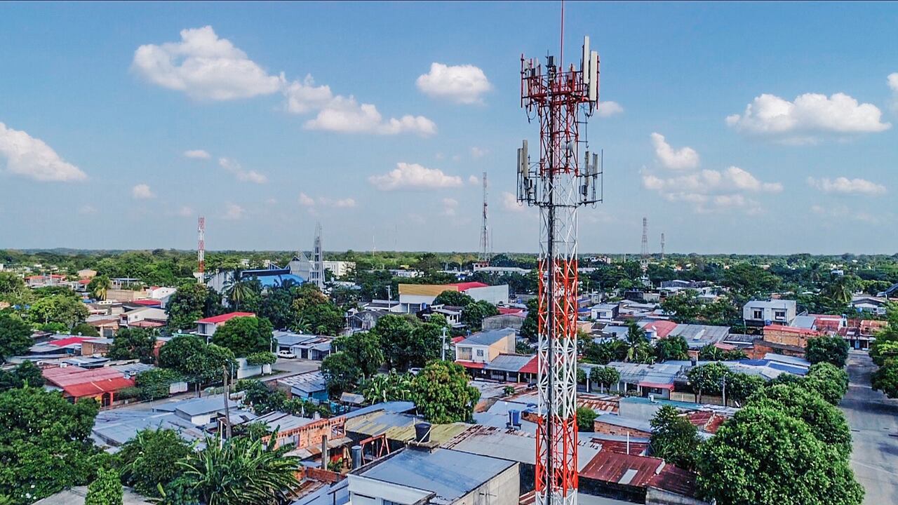 Con ‘Claro por Colombia’ se han conectado con internet fijo gratuito 34 instituciones educativas públicas, impactando a más de 59.000 estudiantes. Se espera que para diciembre los beneficiarios lleguen a 80.000.