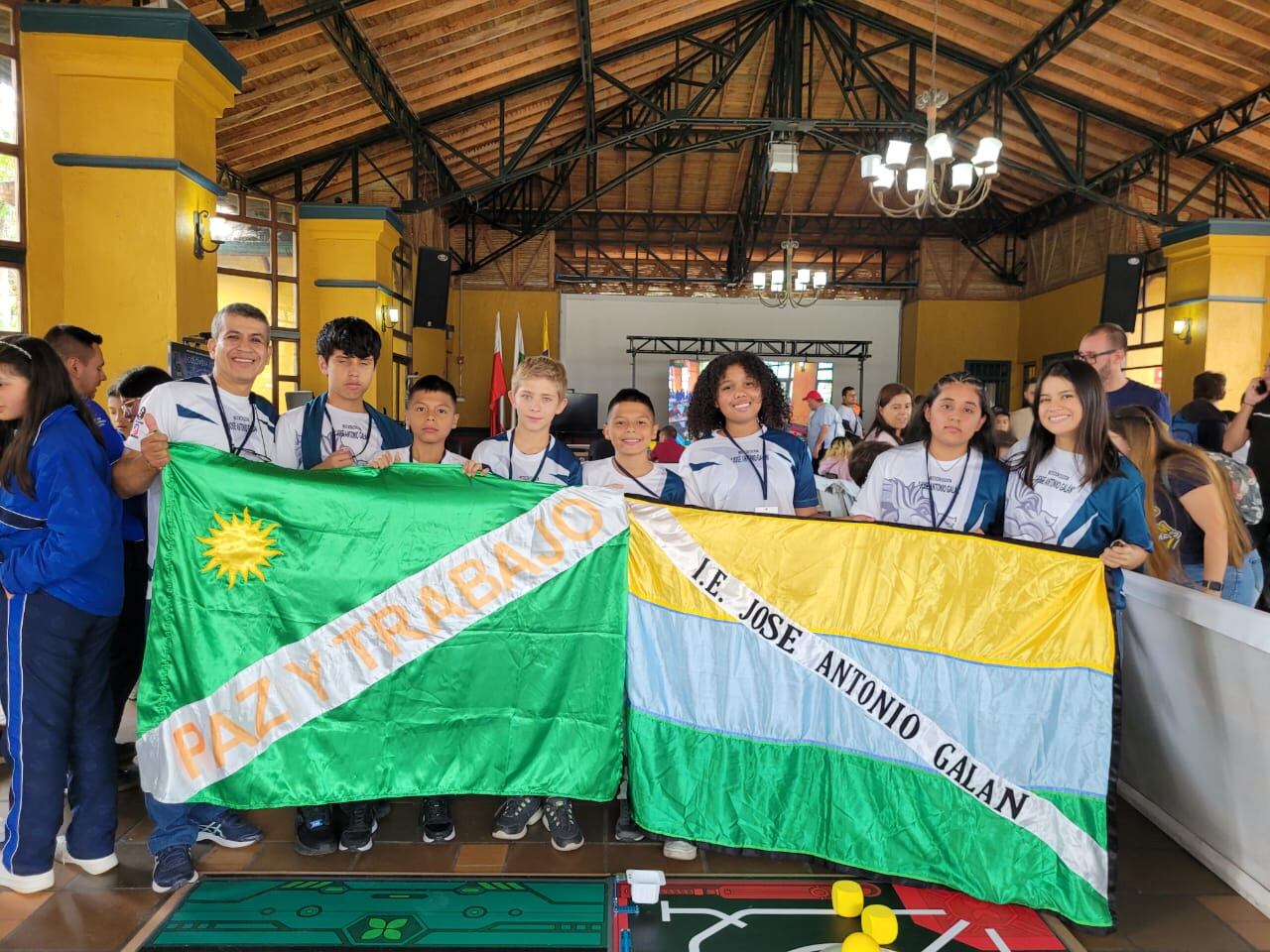 Estudiantes de la zona rural de Yumbo, Valle, son campeones nacionales de Robótica Make X.