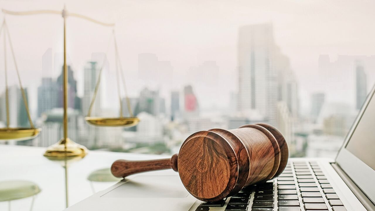 El uso de tecnologías digitales está ayudando en la modernización del derecho, así como a atender nuevas fuentes de litigios como las redes sociales.