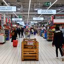 Carrefour fue condenado a pagar una alta suma de dinero, luego de que una de sus trabajadoras se suicidará. (Photo by DAMIEN MEYER / AFP)