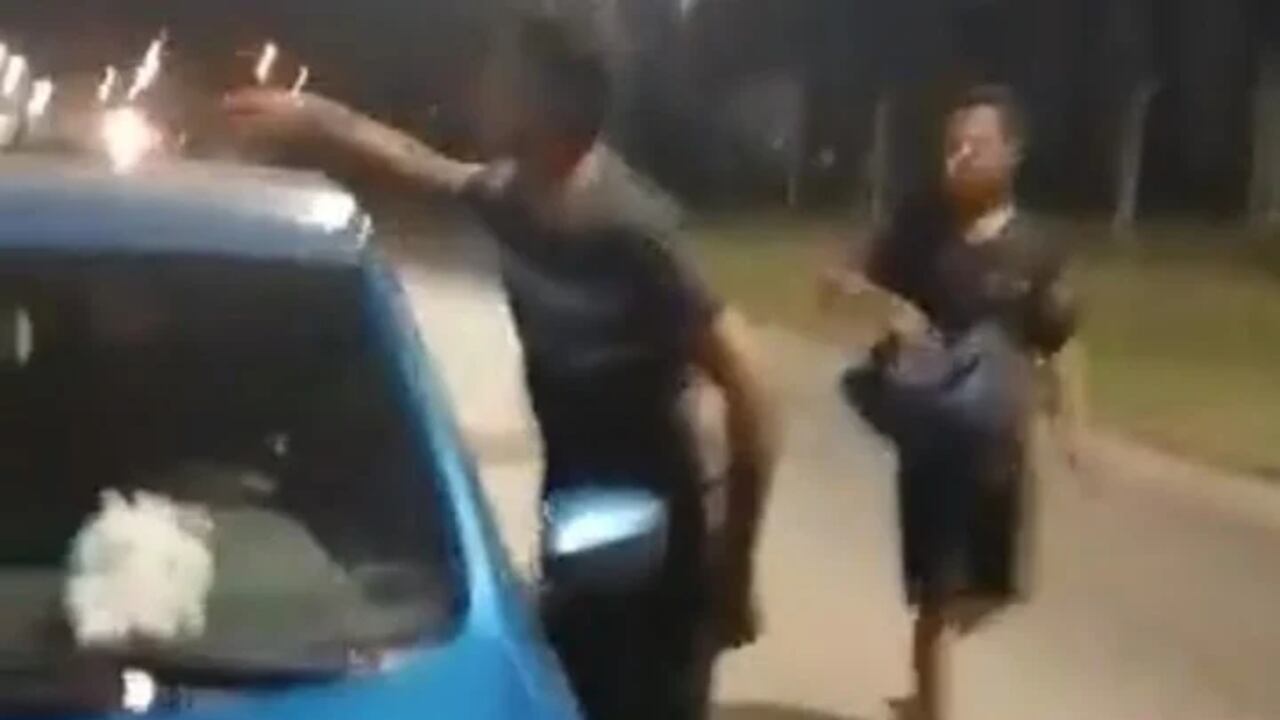 Un Policía fue detenido por la muerte de un joven de 26 años tras una discusión de tránsito en un hecho de intolerancia que se registró en la localidad de La Reja, de la región bonaerense de Moreno, Argentina.