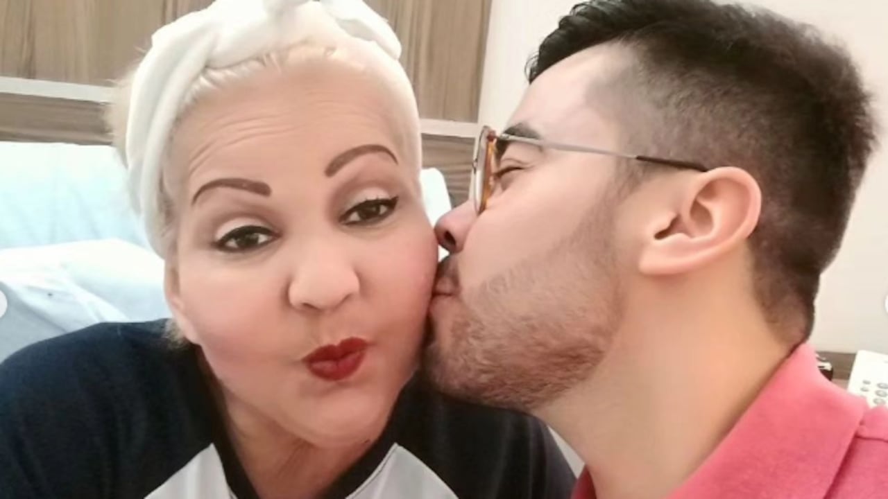 La Gorda Fabiola junto a su hijo David.