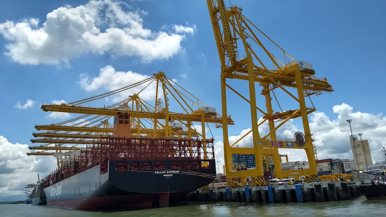 De acuerdo con Invest Pacific, el Puerto de Buenaventura mueve el 44 % del Comercio Exterior de Colombia. Además, destaca a la región como origen del 12 % de los bienes no mineros, es decir, todos aquellos productos agropecuarios, agroindustriales e industriales.