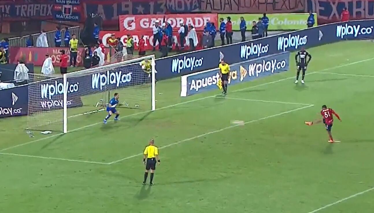 Penal atajado por Ezequiel Mastrolía