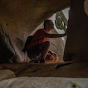 El ultraman colombiano Mauro Salazar se retó a trotar hasta llegar a las dunas de Aréwalo en el corazón de La Macuira.