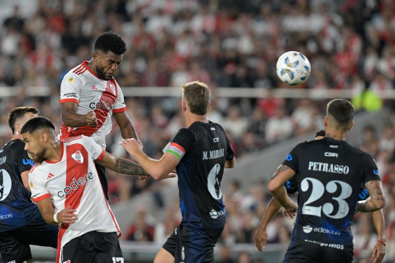 Miguel Borja marcó un nuevo gol ante Independiente