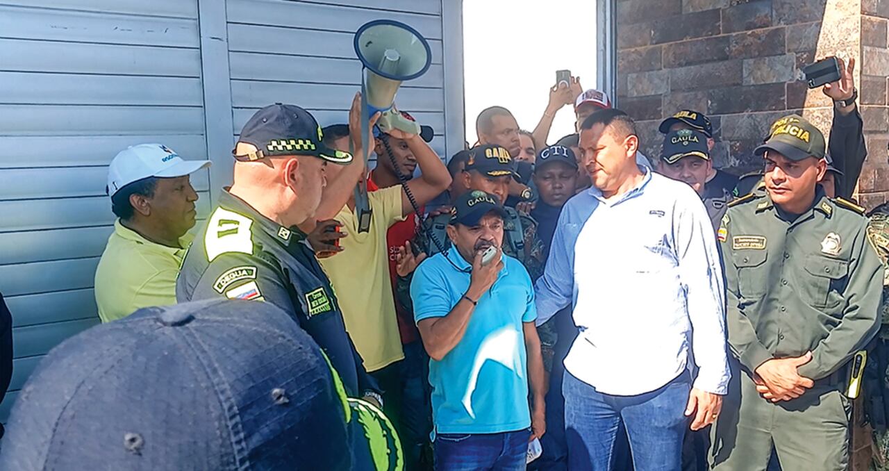 Lo primero que hizo don Luis Manuel al llegar a Barrancas fue tomar un megáfono y agradecer a la gente por la presión para su liberación.