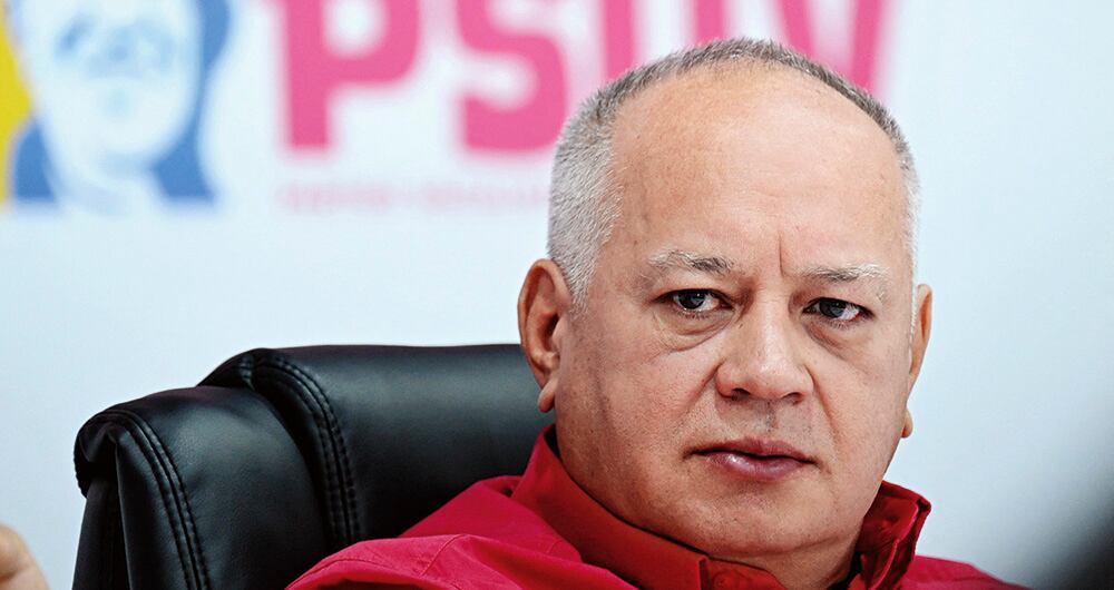 Diosdado Cabello, mano derecha de Nicolás Maduro, anunció que ya no se aceptarían vuelos provenientes de Colombia. Según él, está previniendo atentados terroristas que buscan desestabilizar a Venezuela.