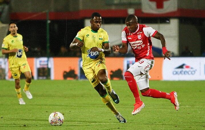 Juego de ida de la gran final entre Bucaramanga y Santa Fe.