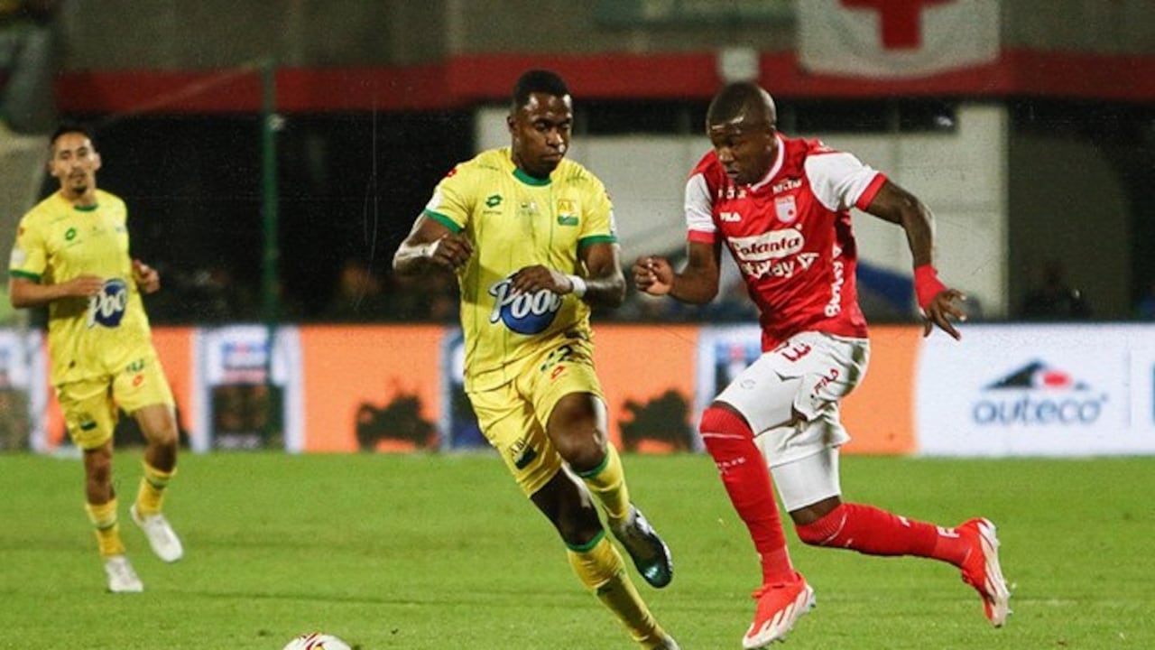 Juego de ida de la gran final entre Bucaramanga y Santa Fe.