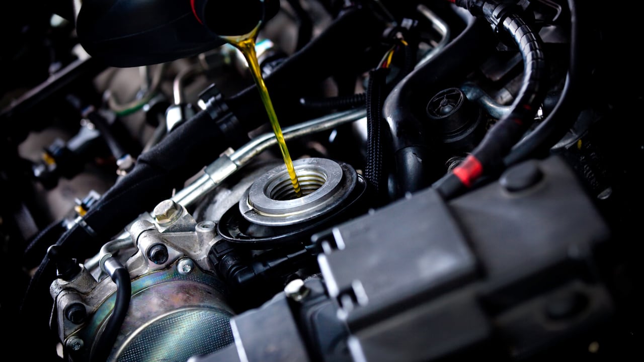 El aceite mejora el funcionamiento del motor.