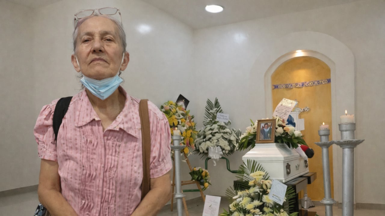 De izquierda a derecha: Cecilia Quintero, la señora fallecida en Cúcuta. Y, a la derecha, el sepelio de Kevin Arley Acosta