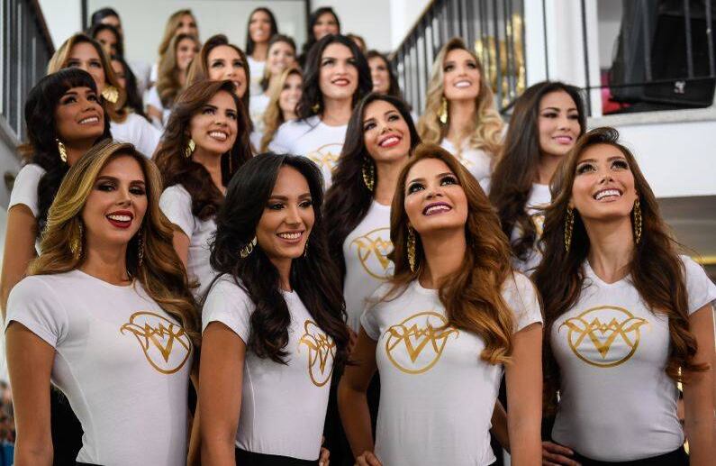13 de junio - Las participantes de Miss Venezuela 2019 posan para  fotos durante una conferencia de prensa en su presentación en Caracas. FOTO: Federico PARRA / AFP