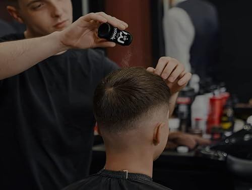 Los polvos para el cabello pueden evitar que este se vea graso.