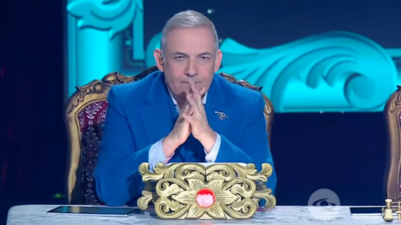 El maestro César Escola no escondió su cara de disgusto frente a la presentación.