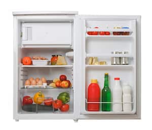 Las latas de conservas no se deben dejar abiertas en la nevera porque pueden generar contaminación.