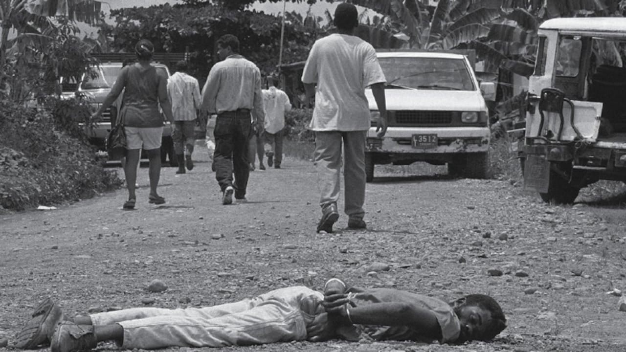 Fotografía tomada del informe "¡Basta ya! Colombia: memorias de guerra y dignidad", del Centro de Memoria Histórica. En medio de la disputa territorial entre actores armados ilegales e ilegales en Urabá fueron asesinados decenas de campesinos y obreros bananeros.