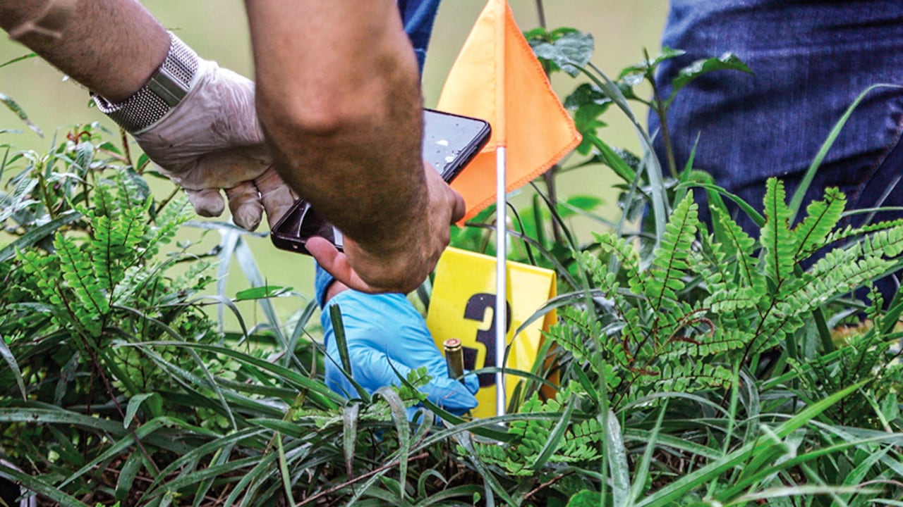 Una de las principales razones por las que son asesinados los líderes sociales es porque se niegan a ayudar a los negocios ilícitos de los grupos armados.