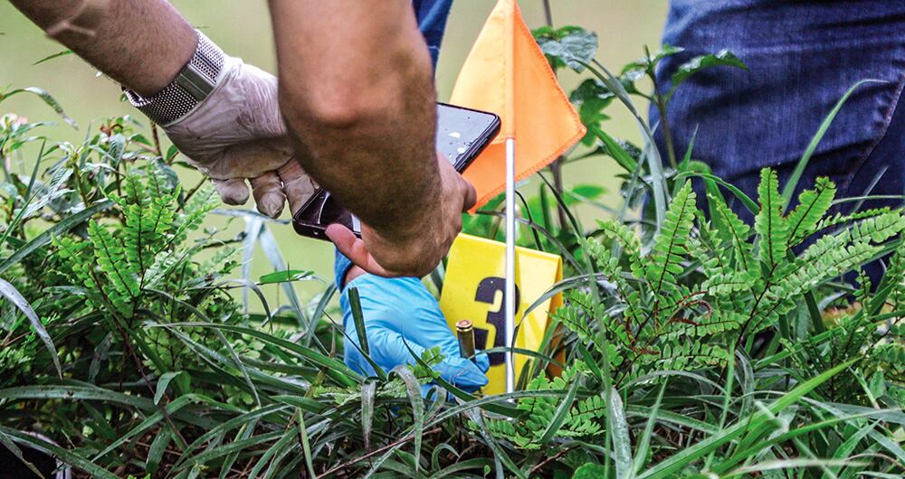    Una de las principales razones por las que son asesinados los líderes sociales es porque se niegan a ayudar a los negocios ilícitos de los grupos armados. 
