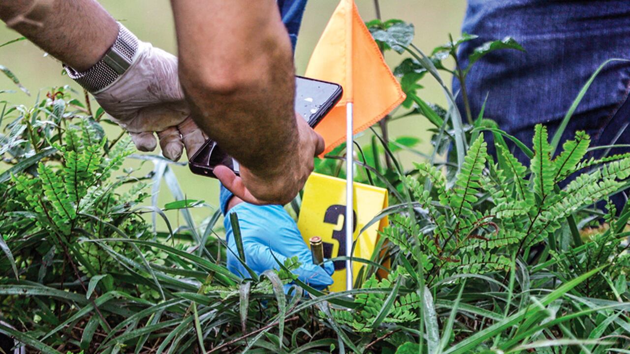 Una de las principales razones por las que son asesinados los líderes sociales es porque se niegan a ayudar a los negocios ilícitos de los grupos armados.