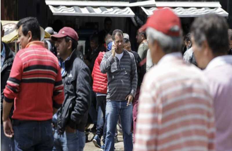 Los camioneros adelantan la protesta en la entrada suroccidental de Bogotá. Foto: Carlos Julio Martínez.   