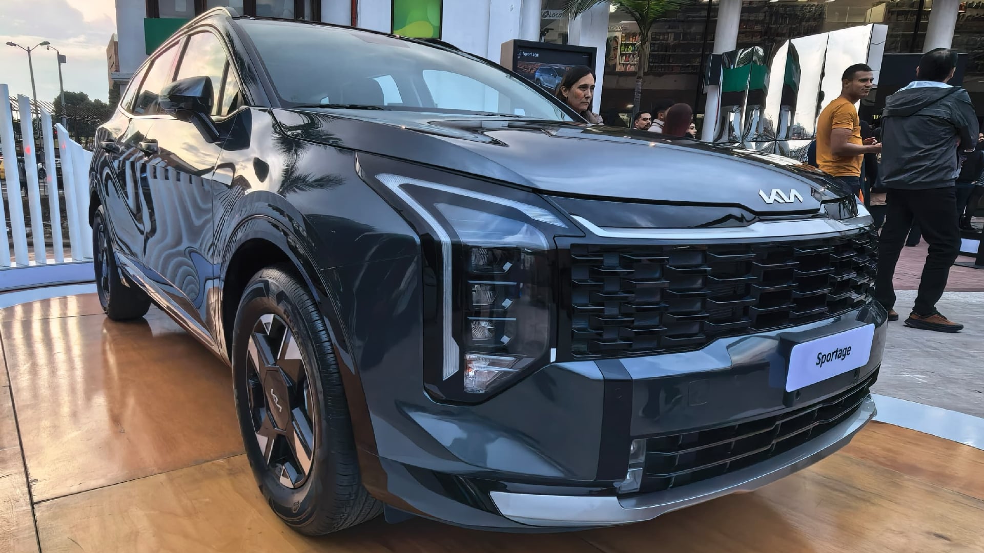 Kia presentó la nueva Kia Sportage híbrida. Tendrá dos versiones a gasolina y una totalmente híbrida.