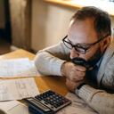 Si usted es moroso puede consultar el estado de la deuda a través de la SIC. GETTY.