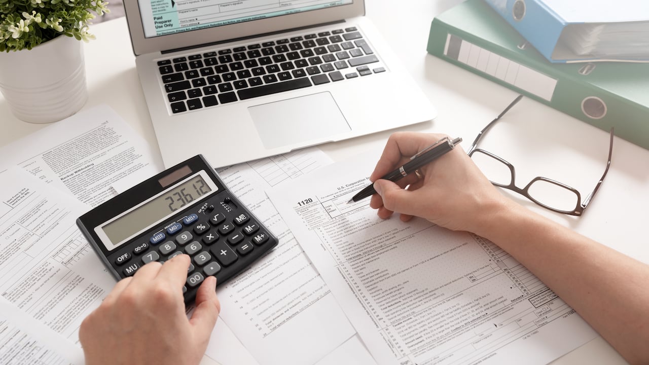 Más de 800.000 profesionales deberán actualizar su número PTIN ante el IRS para continuar ofreciendo servicios de preparación de impuestos el próximo año.