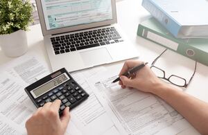 Más de 800.000 profesionales deberán actualizar su número PTIN ante el IRS para continuar ofreciendo servicios de preparación de impuestos el próximo año.