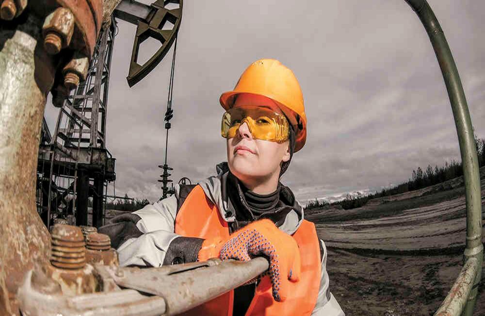 Durante el siglo pasado la fuerza laboral femenina en el sector petrolero era de cerca del 1 por ciento. Hoy las mujeres ocupan el 30 por ciento de los cargos. Foto: iStock