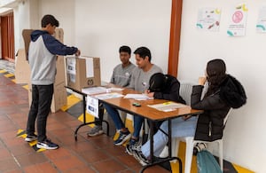 ¿Apatía o desconfianza? La desconexión de casi 11 millones de jóvenes con la política tradicional