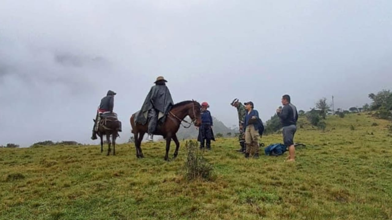 Organismos de socorro en las inmediaciones del volcán Nevado del Ruiz.
