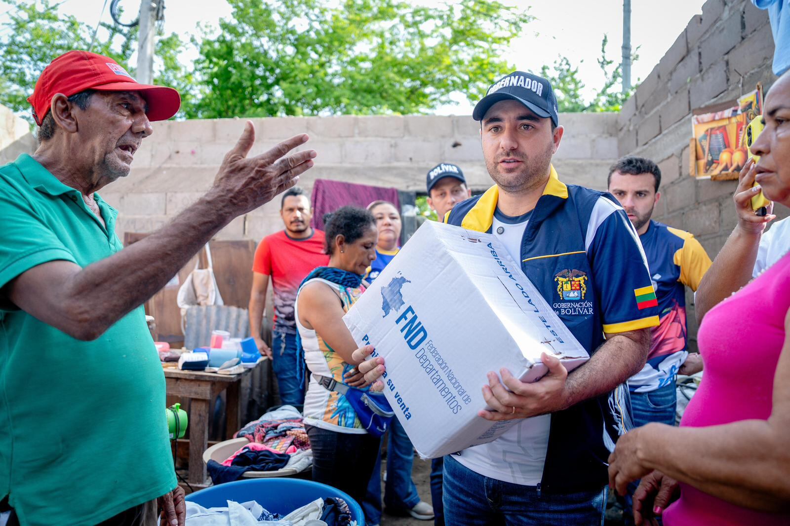 Entrega de ayudas para familias afectadas.