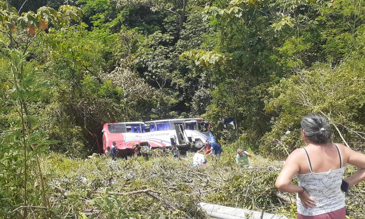 Los organismos de emergencia hicieron presencia en la zona para atender la tragedia.